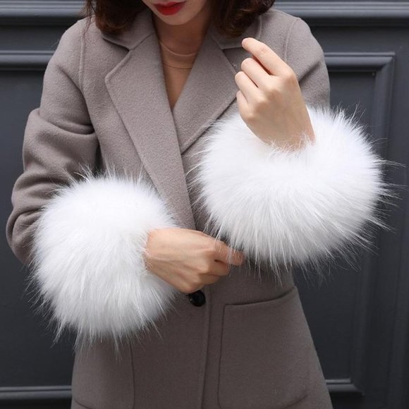 Accessories - Faux fur white cuffs